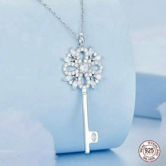 NWT S925 Sterling Silver CZ Elegant Four Point Key Pendant Necklace Women's 16" - Picture 3 of 11